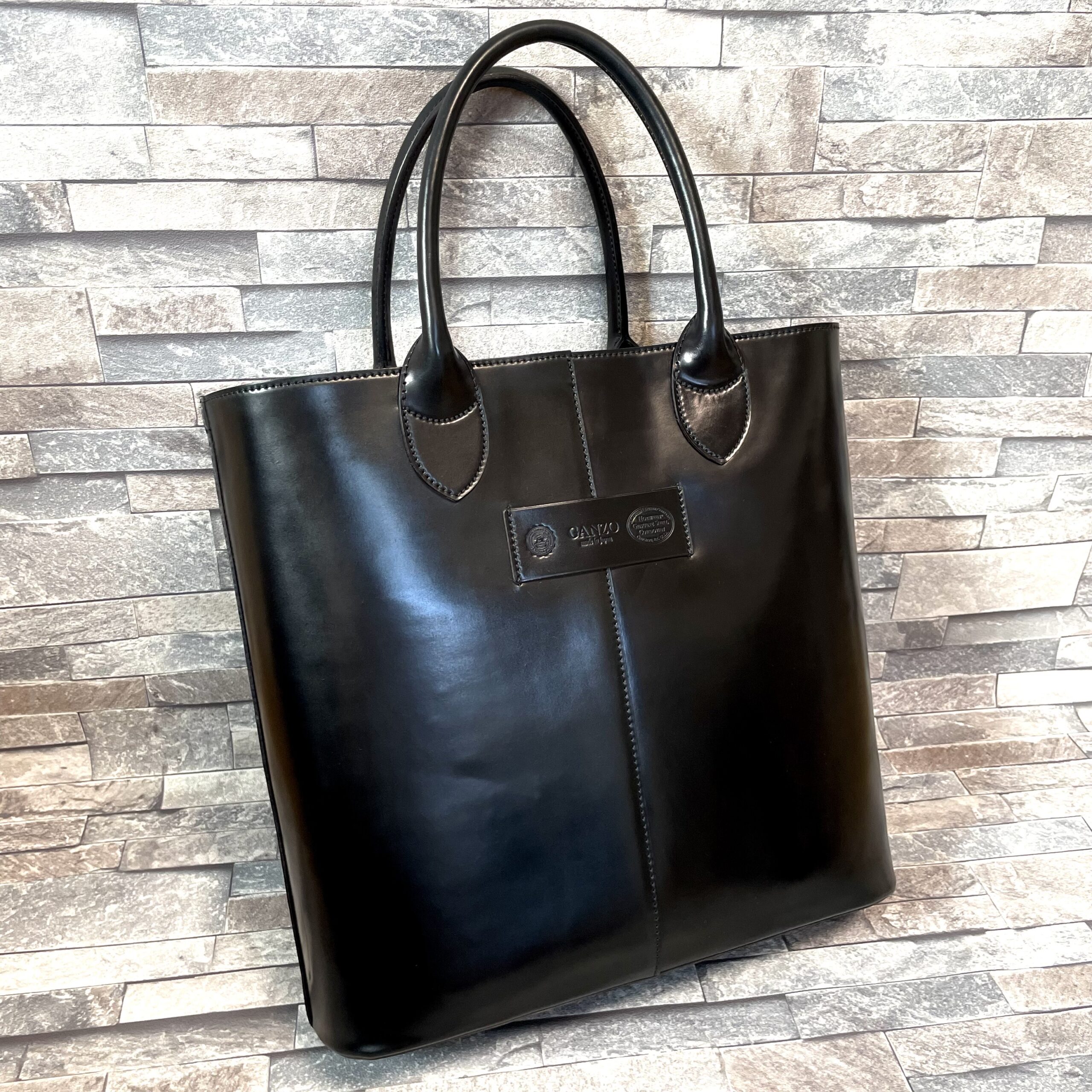 たぶん一生手放さないであろうカバン。ガンゾのシェルコードバン  