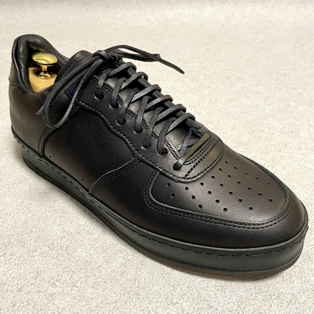 ただの黒い靴ではない。エンダースキーマの「ナイキ・エアフォース１ 