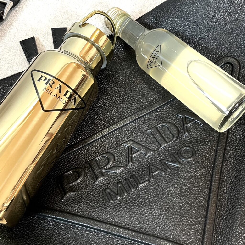 値下げ❣️超美品 返っ PRADA/プラダ高級感たっぷりなオールレザー 